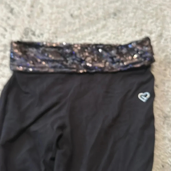 Aeropostale Live Love Dream Sequin Band Fold Over Cropped Leggings Size Medium - Picture 2 of 4